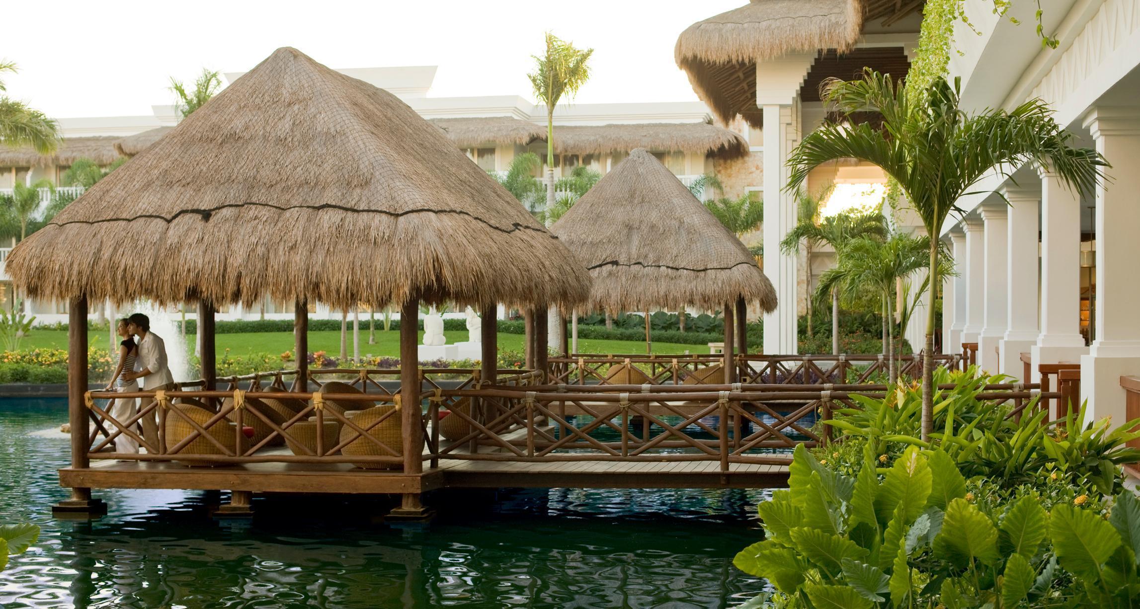 Grand Riviera Princess - Все включено Плая-дель-Кармен Экстерьер фото The resort's lagoon