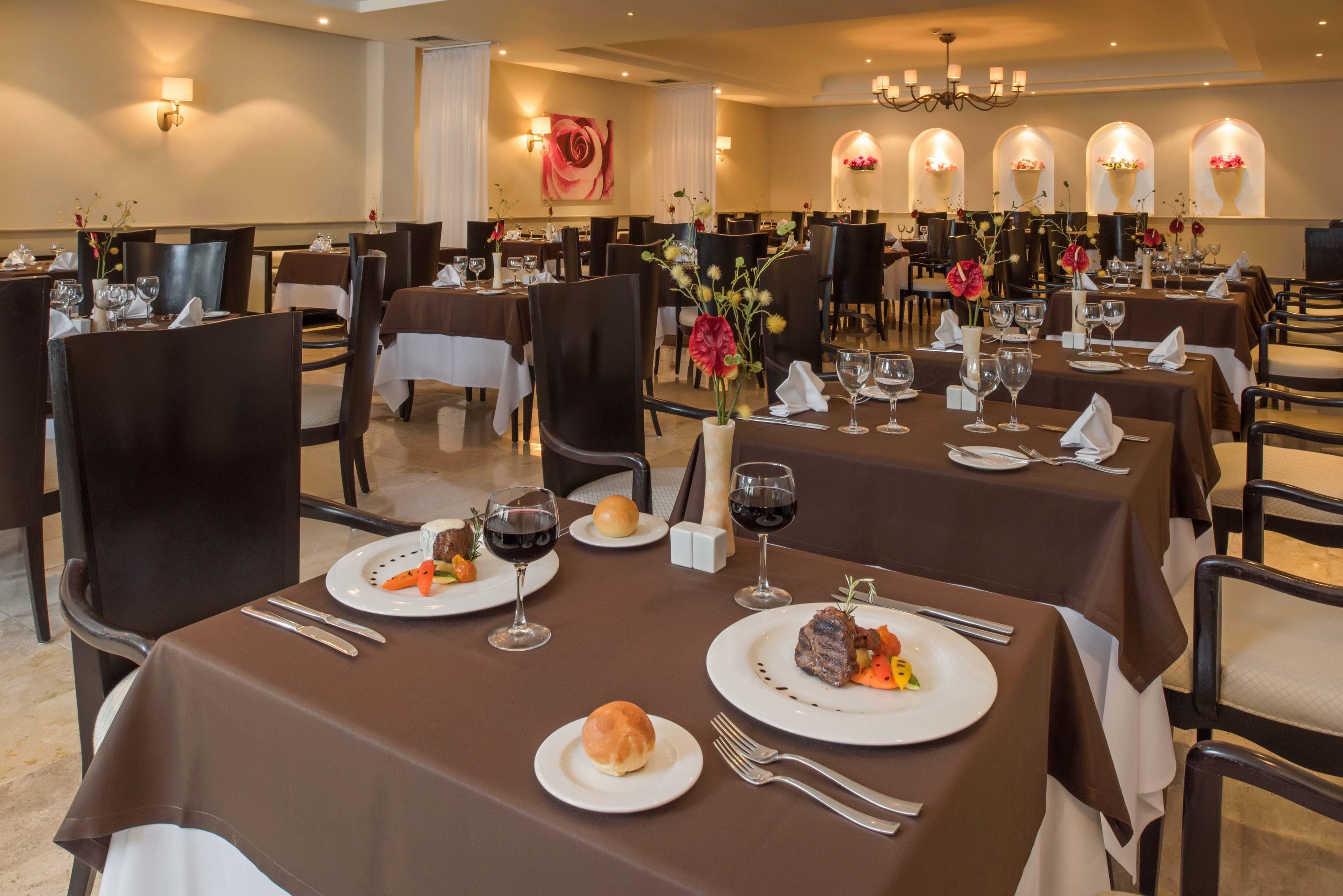 Grand Riviera Princess - Все включено Плая-дель-Кармен Экстерьер фото A restaurant at a resort