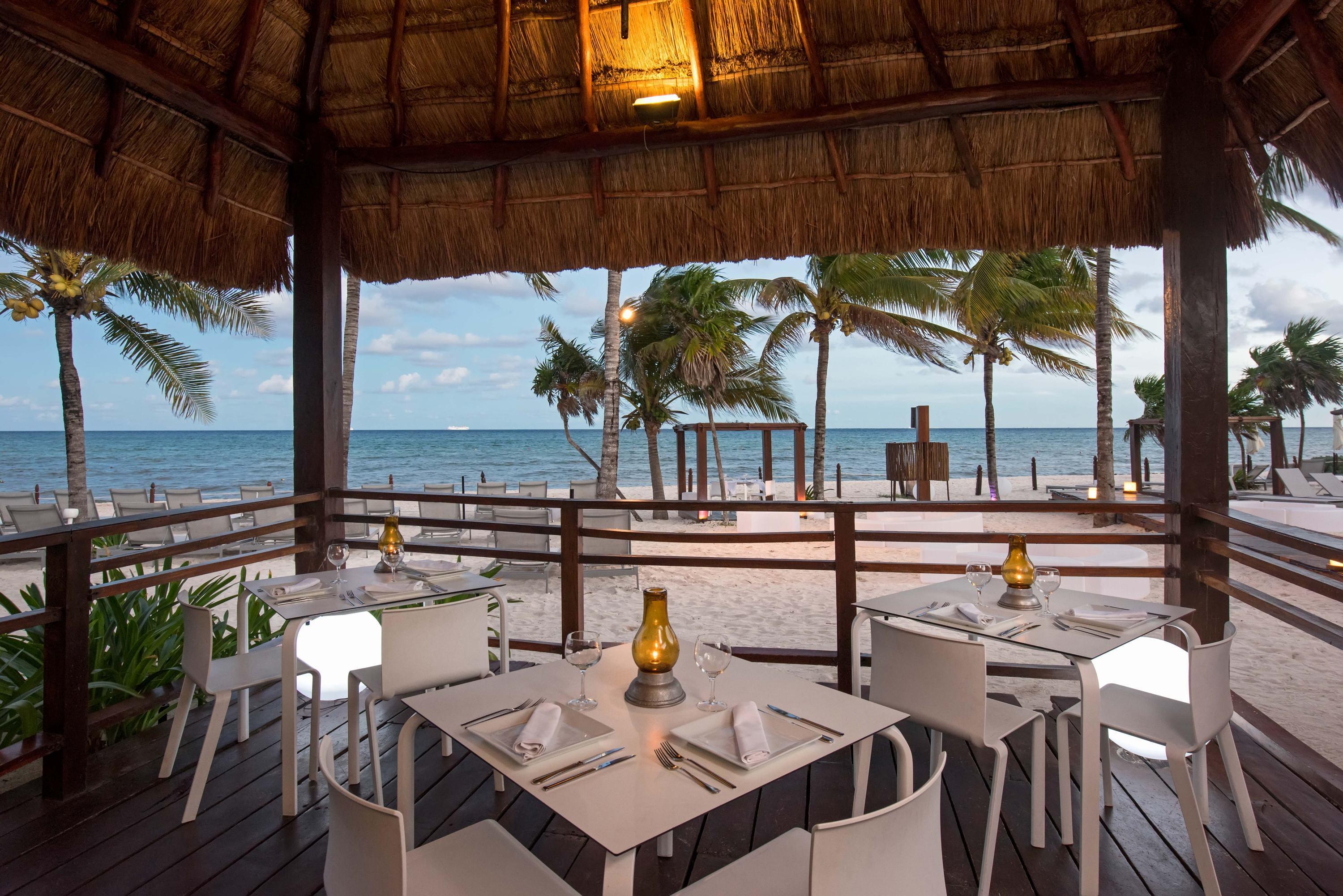 Grand Riviera Princess - Все включено Плая-дель-Кармен Экстерьер фото Beachfront dining at the Grand at Moon Palace