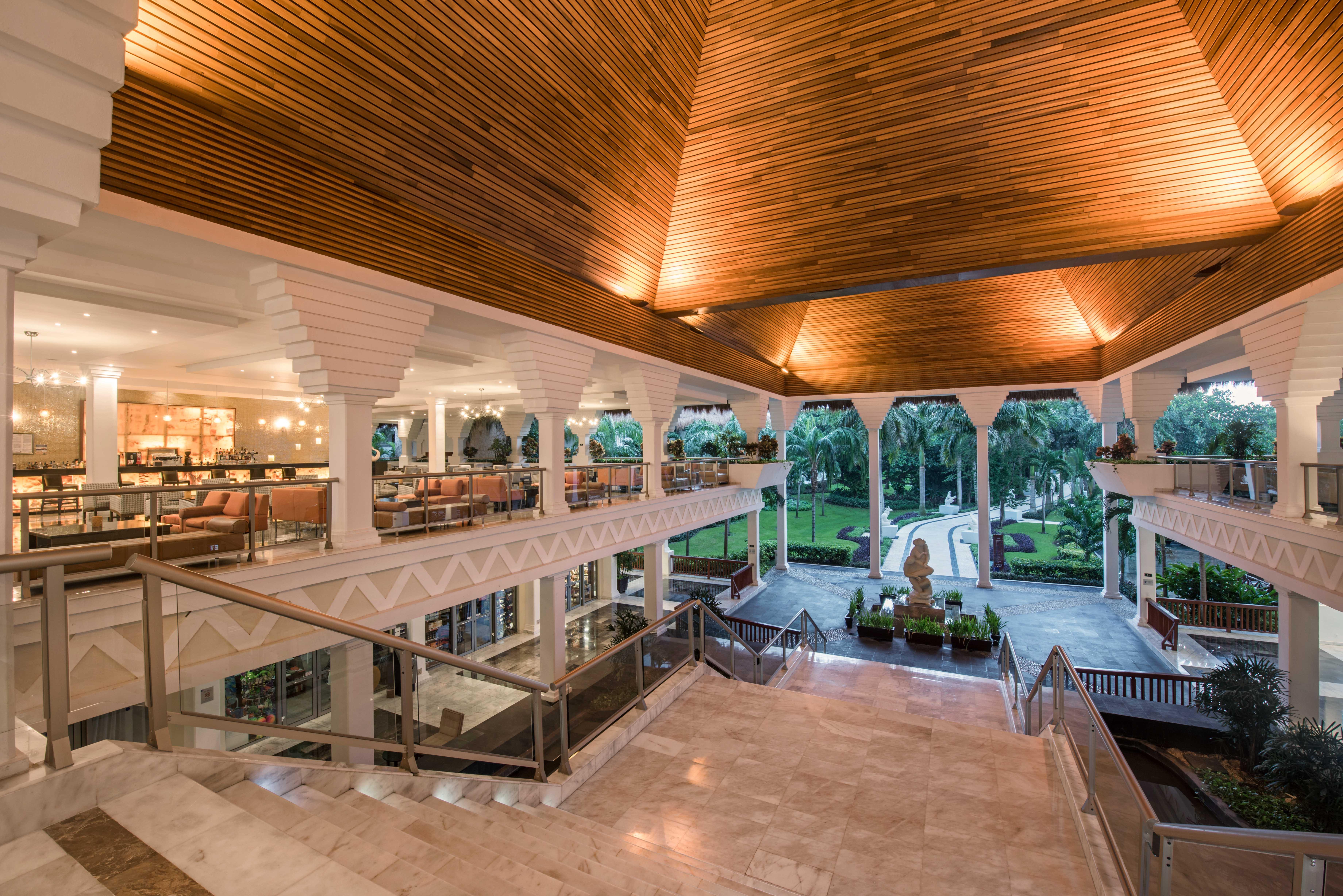 Grand Riviera Princess - Все включено Плая-дель-Кармен Экстерьер фото The lobby of the InterContinental Hotel